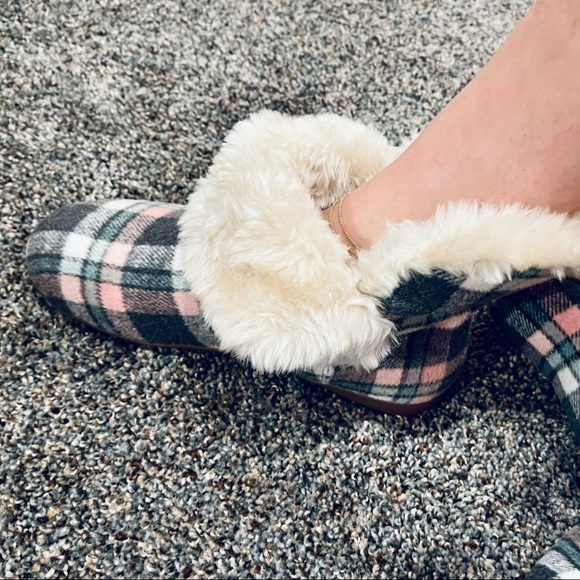 Vionic Slippers - Picture 2 of 11